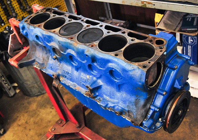 engine on stand engine on stand
