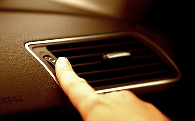 driver-adjusting-heating-cooling-vent driver-adjusting-heating-cooling-vent
