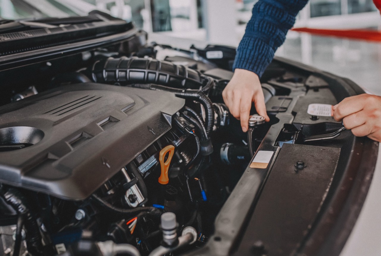 mechanic-checking-antifreeze-in-car mechanic-checking-antifreeze-in-car
